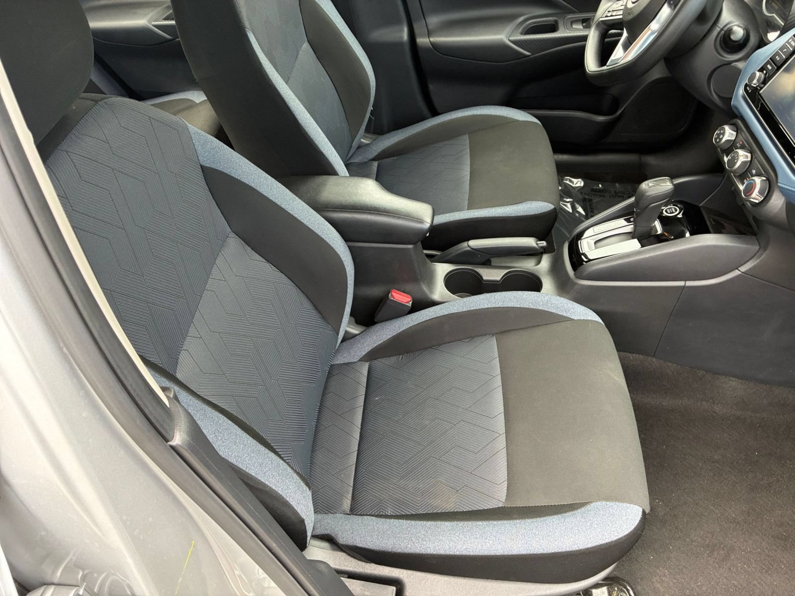 Used 2025 Nissan Versa SV FWD image 34