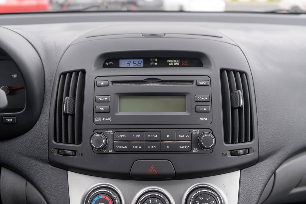 Used 2010 Hyundai Elantra GLS FWD image 26