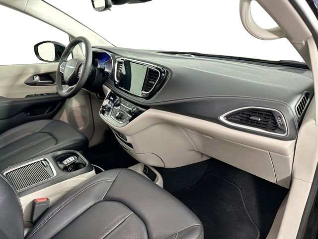 Used 2024 Chrysler Pacifica Select image 31