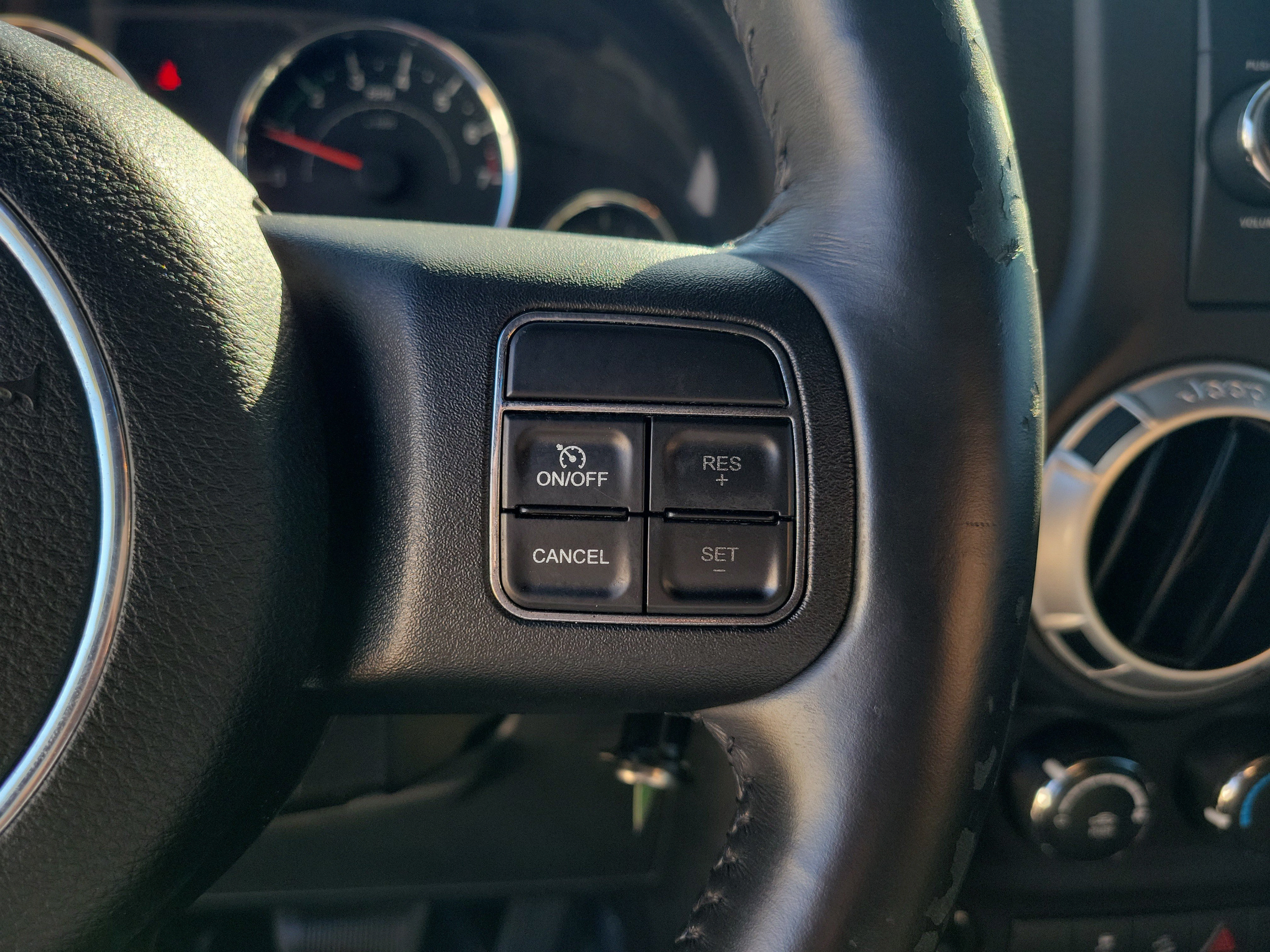 Used 2015 Jeep Wrangler Unlimited Sahara w/ Connectivity Group AWD/4WD image 21