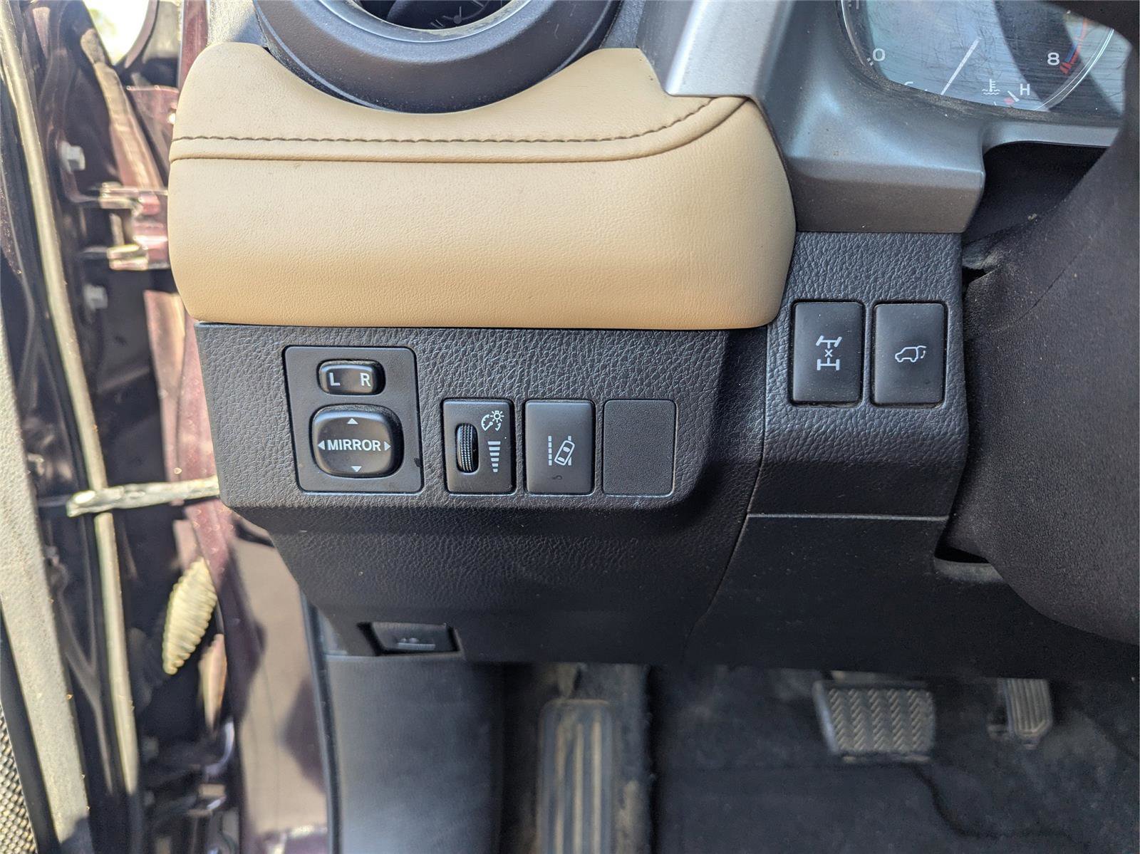 Used 2017 Toyota RAV4 Limited image 27