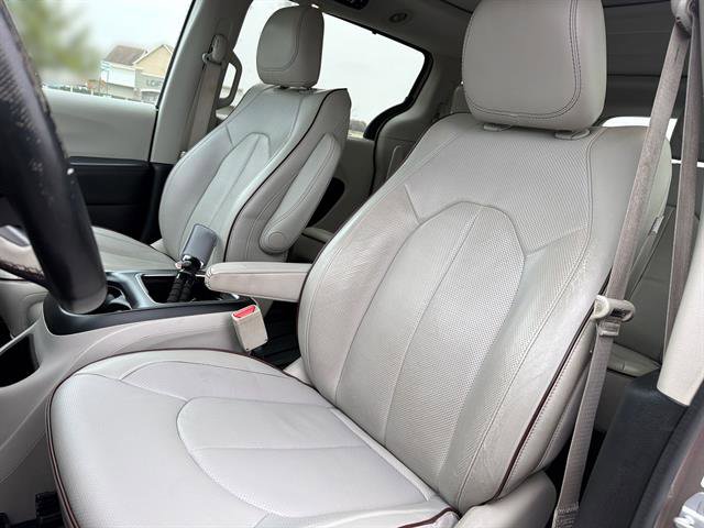 Used 2017 Chrysler Pacifica Limited w/ Advanced Safetytec Group image 13