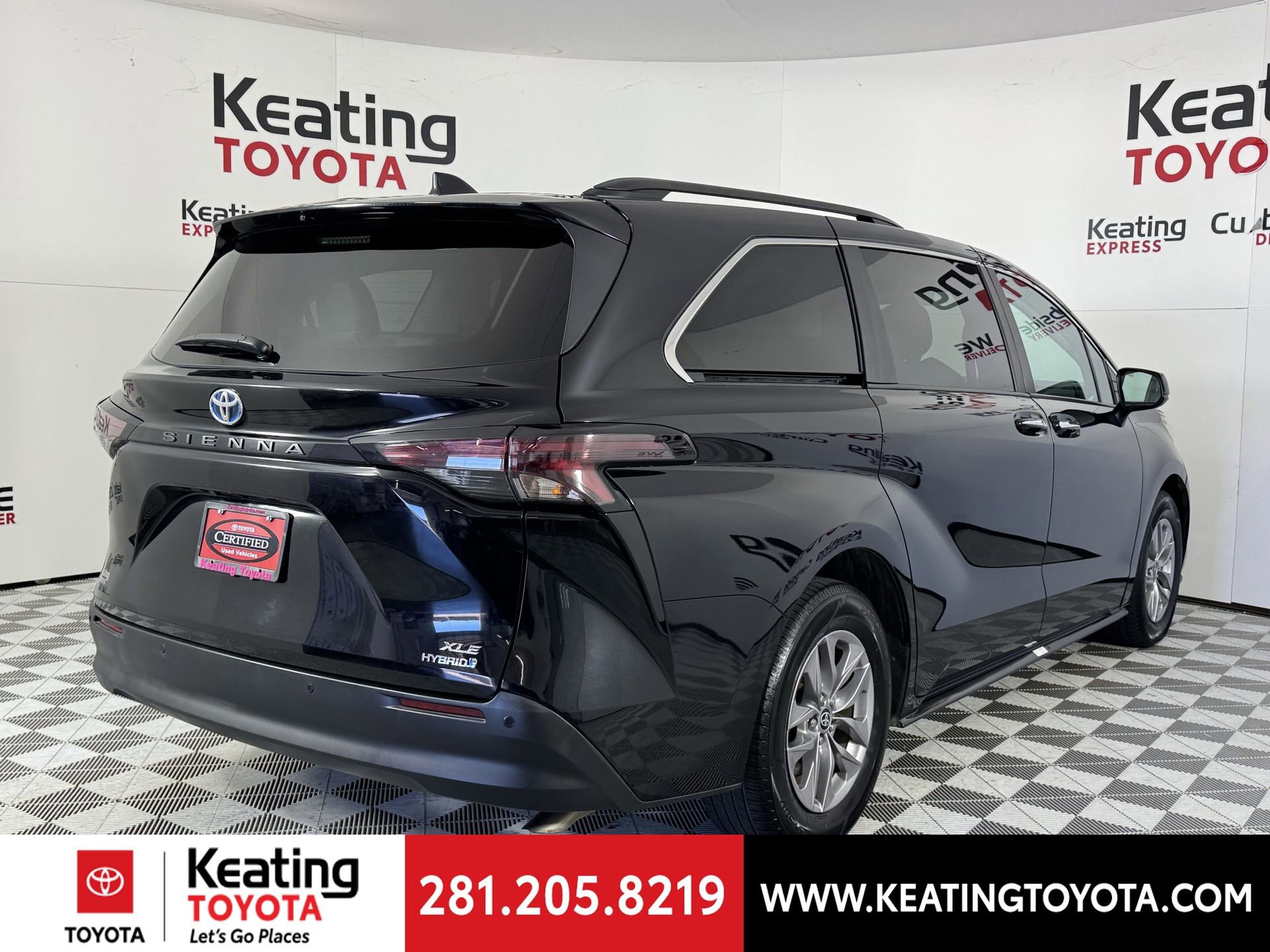 Certified 2024 Toyota Sienna XLE image 6