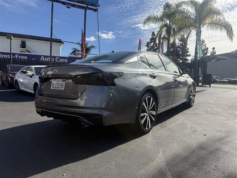 Used 2019 Nissan Altima 2.5 SR FWD image 12