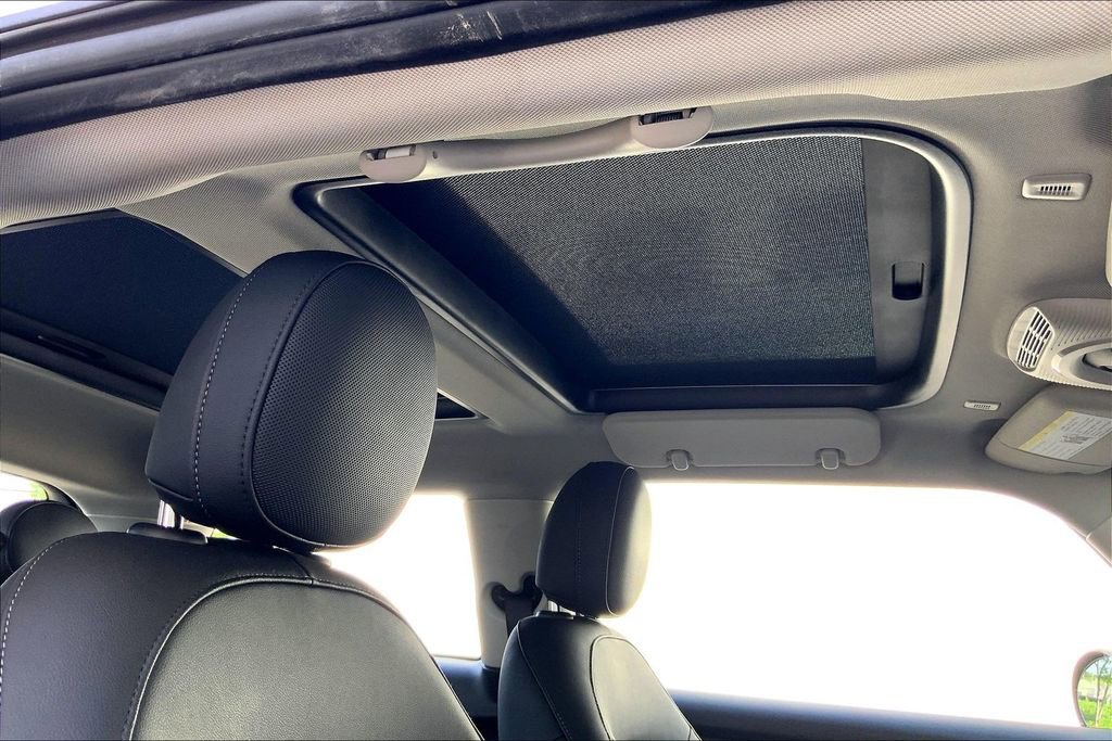 Certified 2024 MINI Cooper 2-Door Hardtop FWD image 21