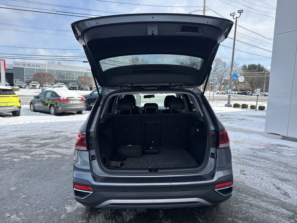 Certified 2022 Volkswagen Taos SE image 7