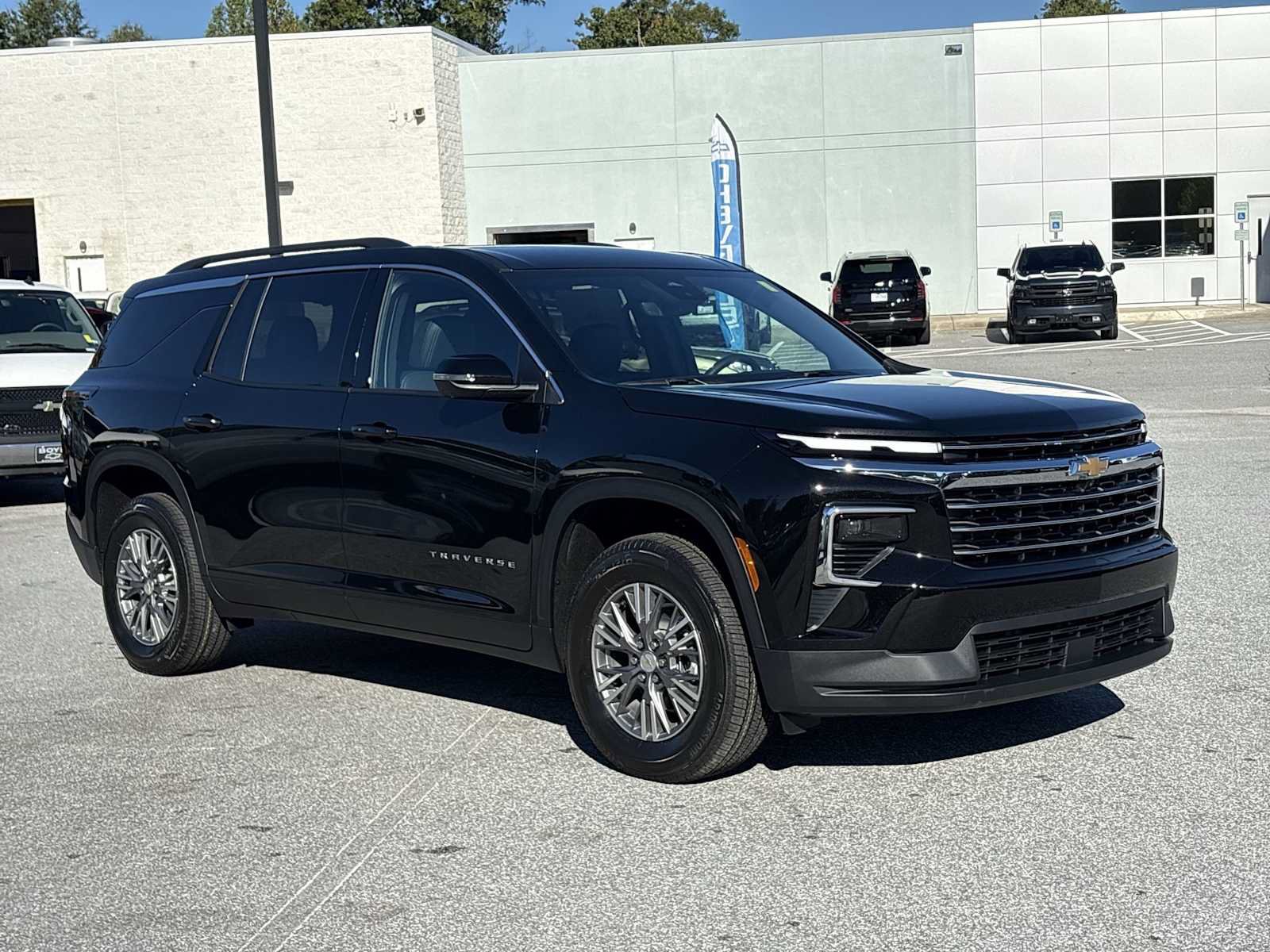 New 2027 Chevrolet Traverse LT w/ Driver Confidence Package FWD image 4