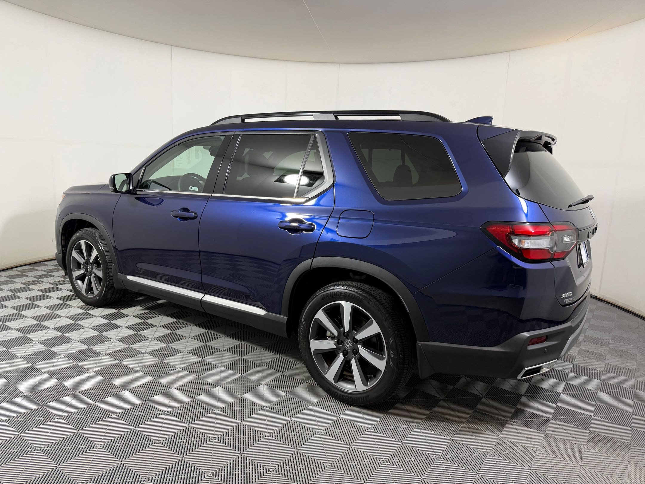 Used 2024 Honda Pilot Touring image 23