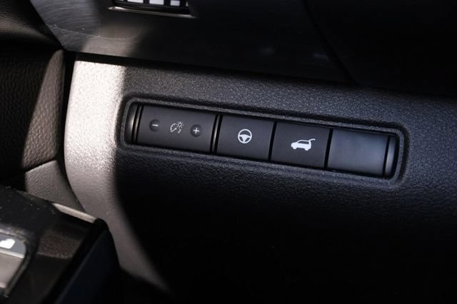 Certified 2025 Nissan Pathfinder SL w/ Black Appearance Package AWD/4WD image 22