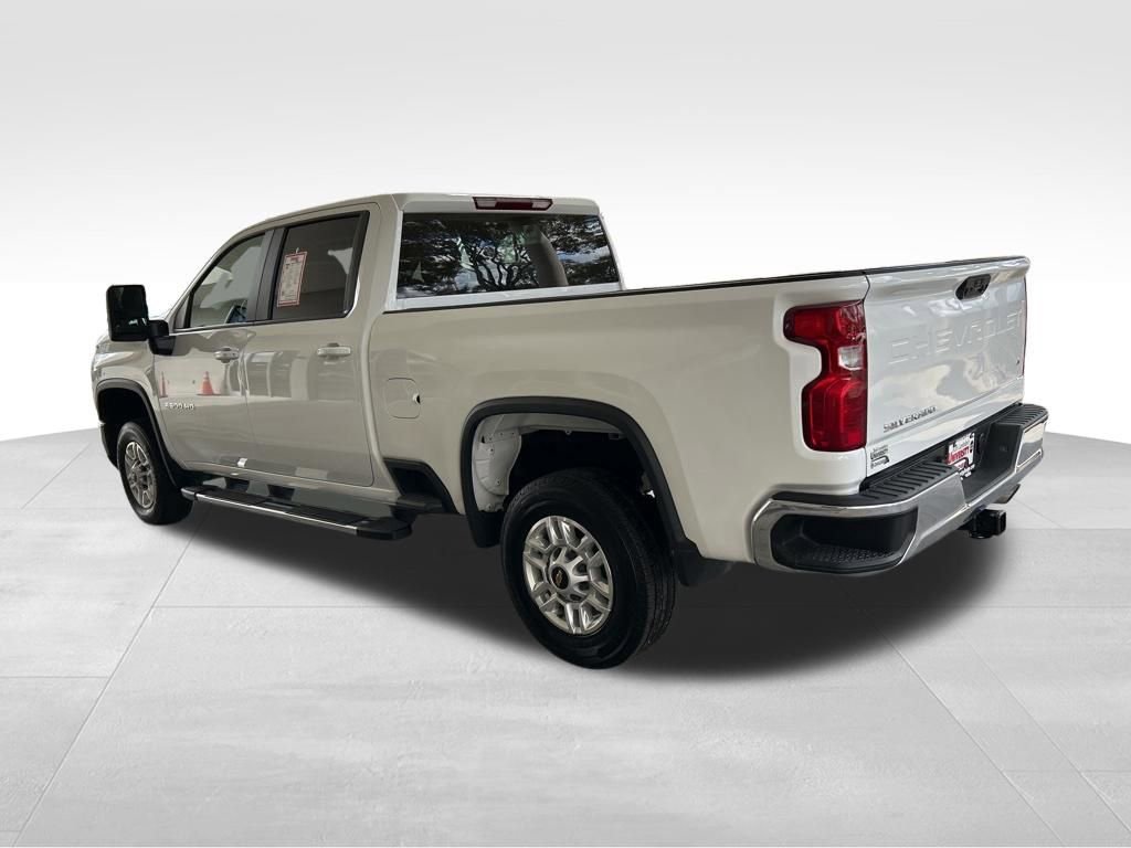 Used 2024 Chevrolet Silverado 2500 LT image 4