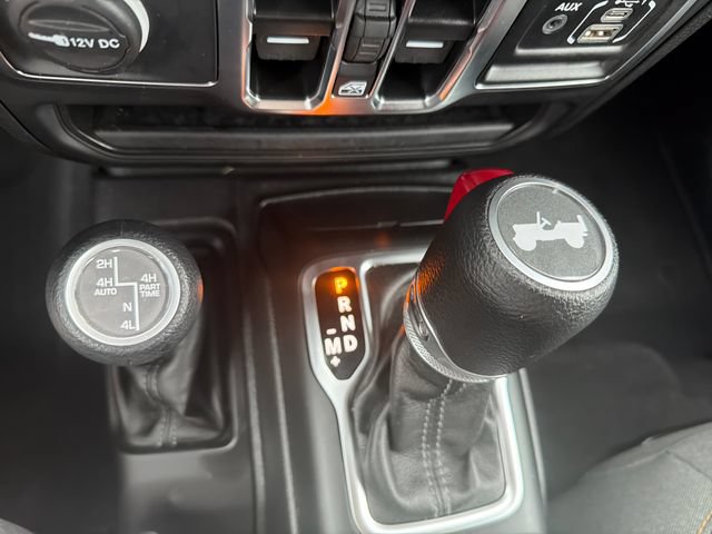 Used 2025 Jeep Wrangler Unlimited Sahara w/ Safety Group AWD/4WD image 26