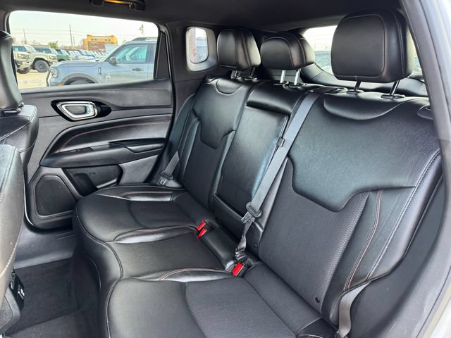 Used 2025 Jeep Compass Trailhawk AWD/4WD image 16