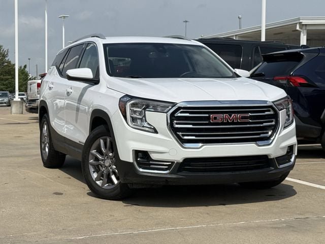 Used 2024 GMC Terrain SLT FWD image 2