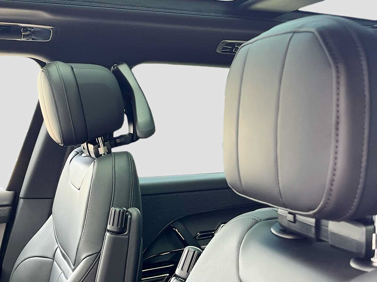 New 2026 Land Rover Range Rover Sport SE AWD/4WD image 16