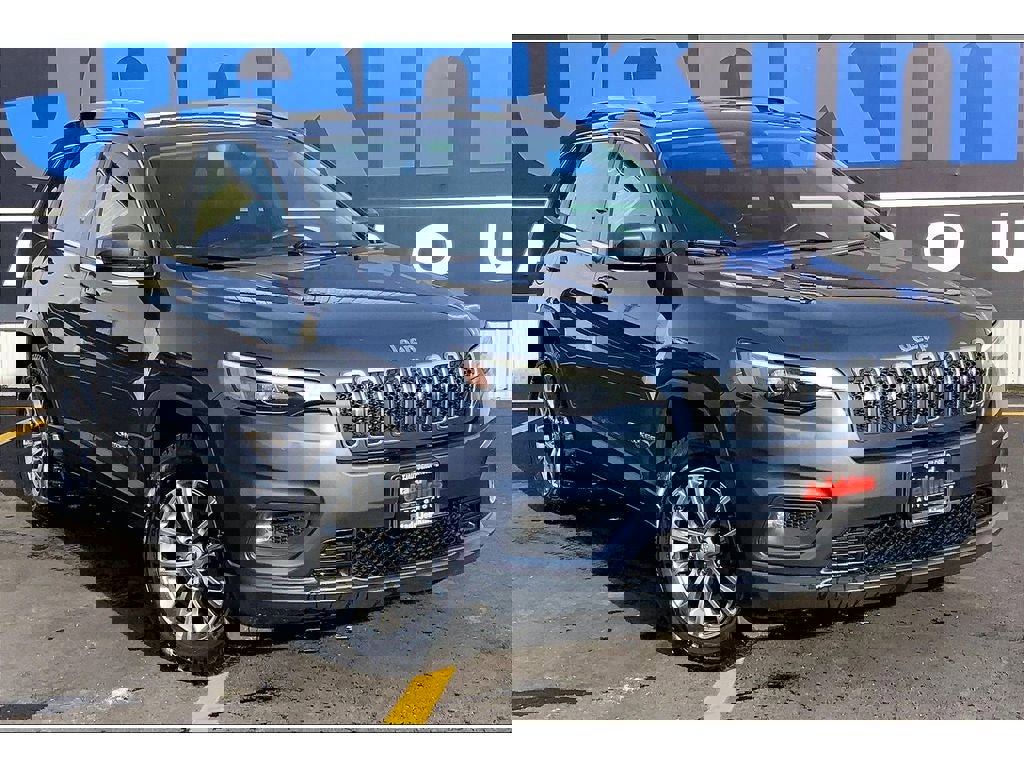 Used 2020 Jeep Cherokee Latitude Plus w/ Cold Weather Group image 2