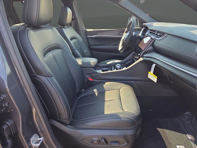 New 2025 Jeep Grand Cherokee Limited w/ Black Appearance Package image 34