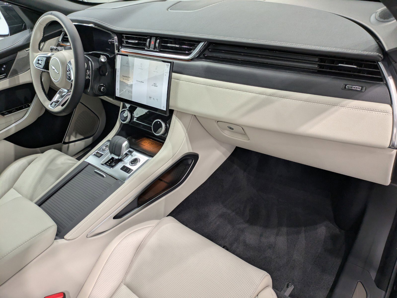 New 2026 Jaguar F-PACE R-Dynamic S image 26