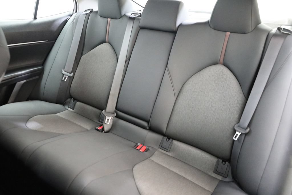 Used 2020 Toyota Camry LE FWD image 10