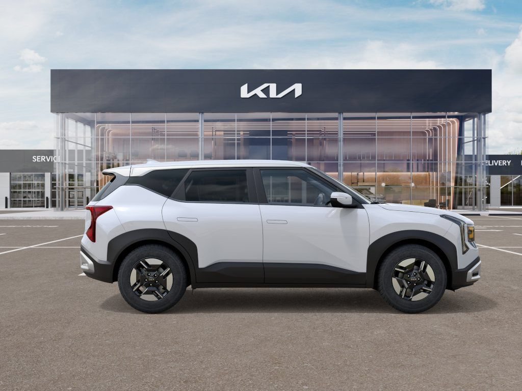New 2027 Kia Seltos LX FWD image 7