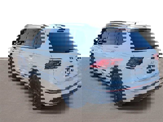 Certified 2024 Volkswagen Tiguan SE R-Line image 3