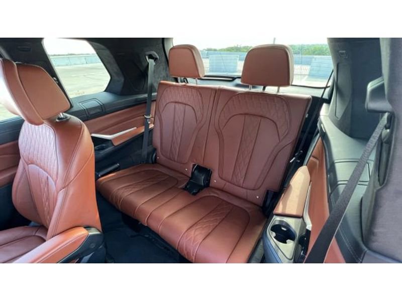 Used 2020 BMW X7 M50i image 31