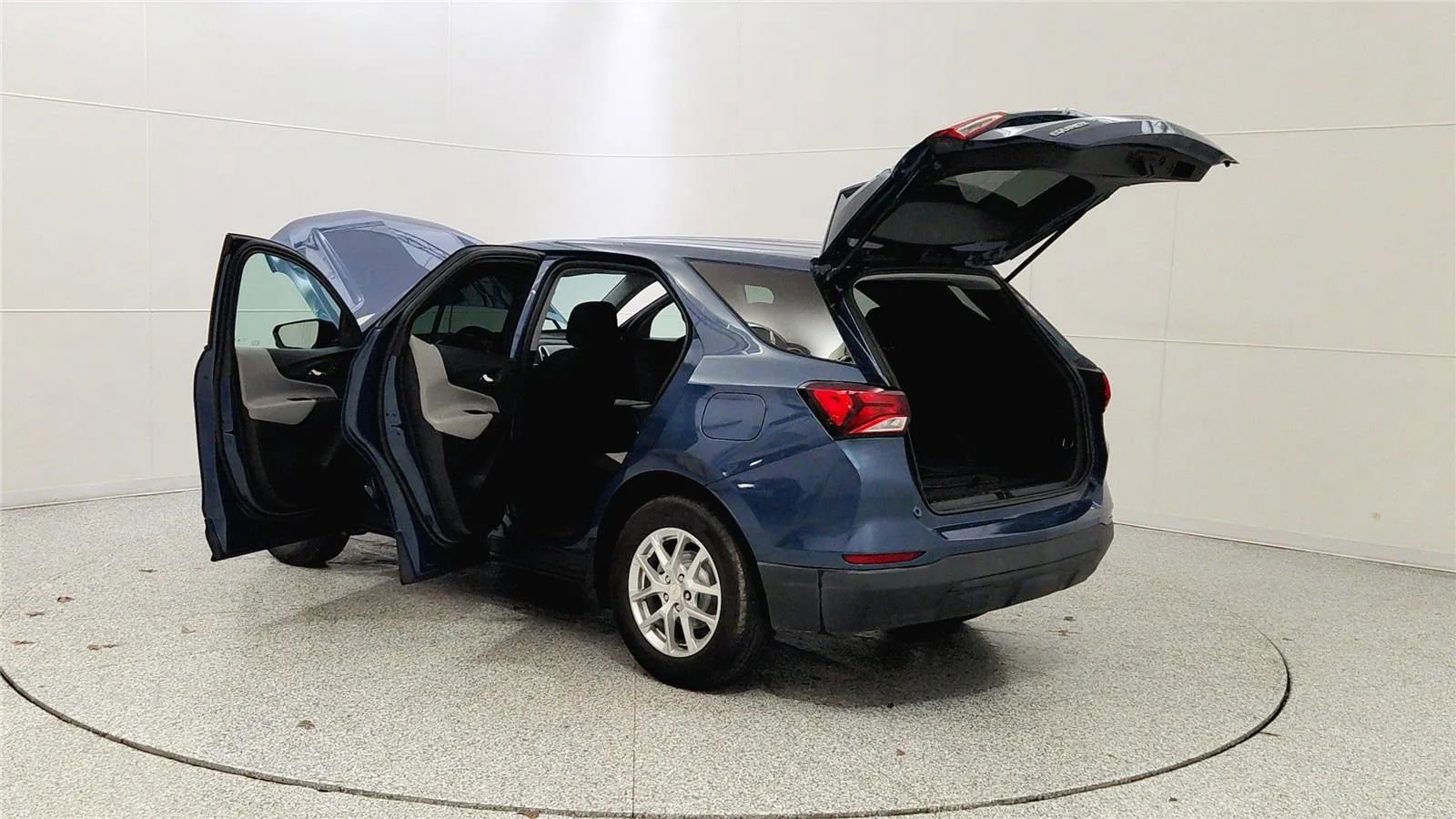 Used 2024 Chevrolet Equinox LS w/ LS Convenience Package image 11