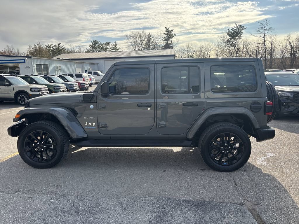 Used 2022 Jeep Wrangler Unlimited Sahara w/ Cold Weather Group image 8