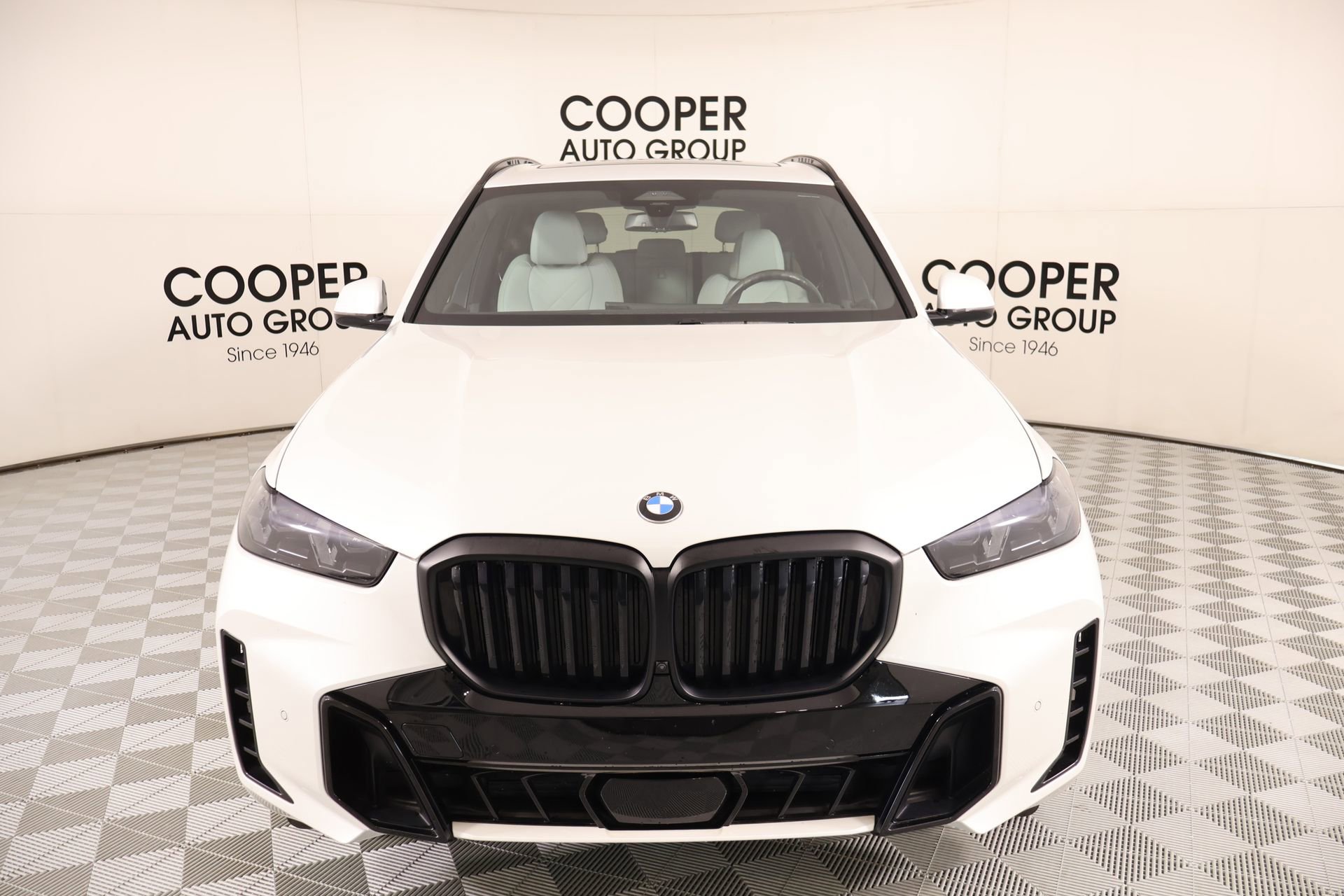Used 2024 BMW X5 xDrive40i w/ M Sport Package AWD/4WD image 10