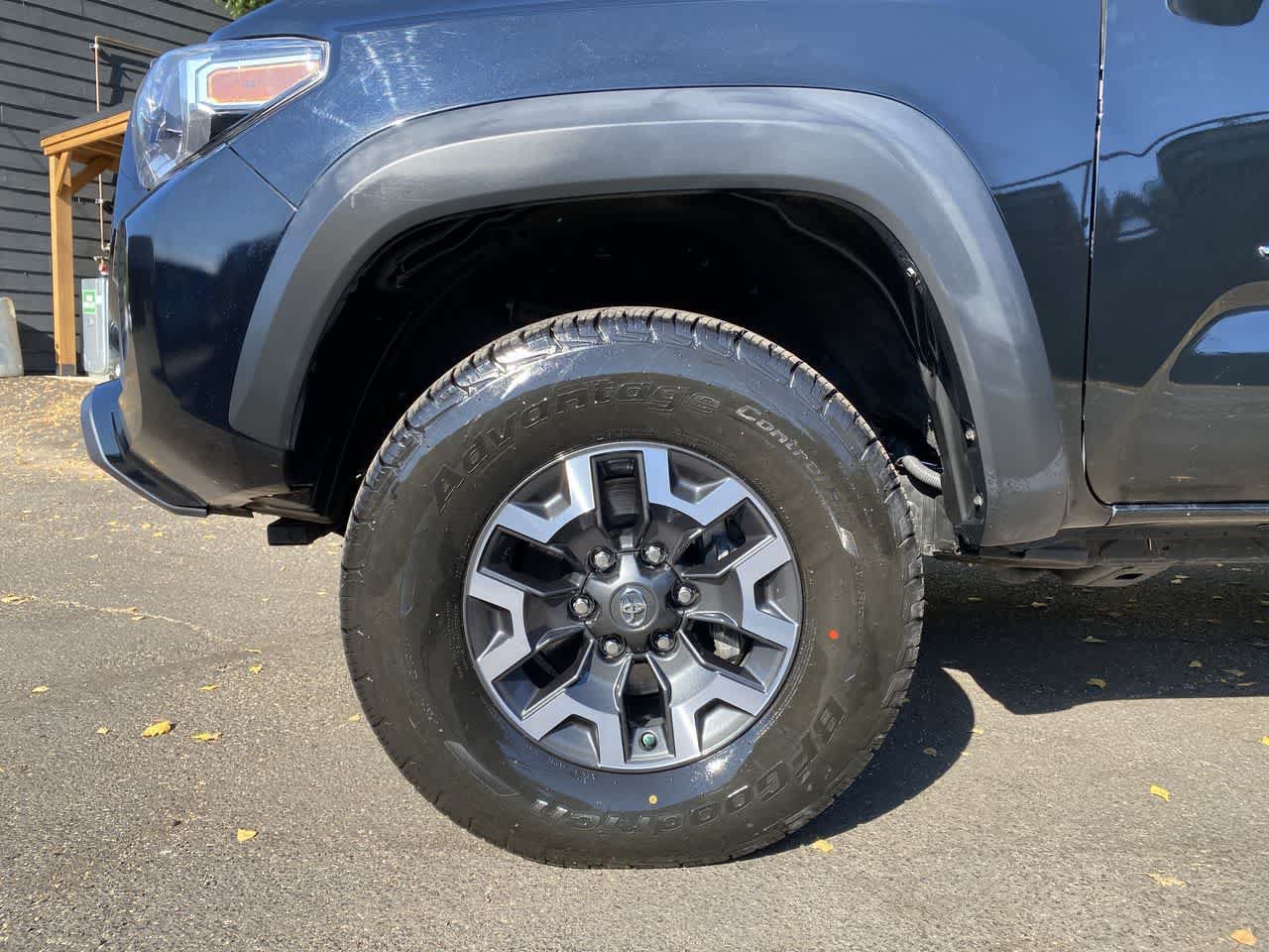 Used 2020 Toyota Tacoma TRD Off-Road AWD/4WD image 11