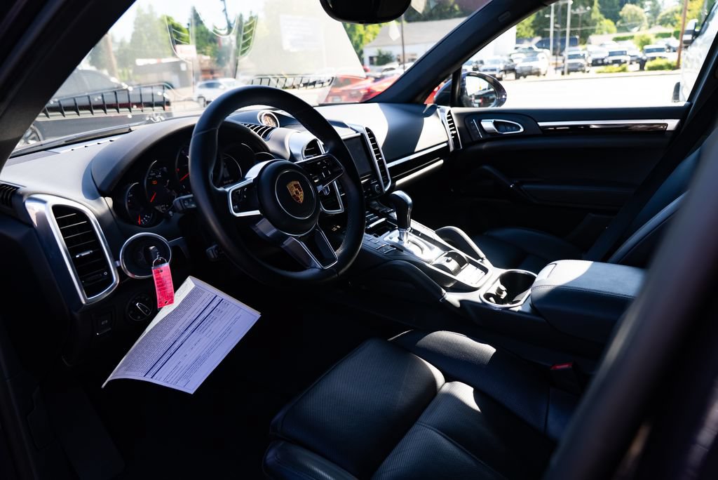 Used 2017 Porsche Cayenne AWD/4WD image 21