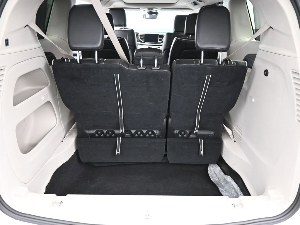 Used 2023 Chrysler Pacifica Limited image 14