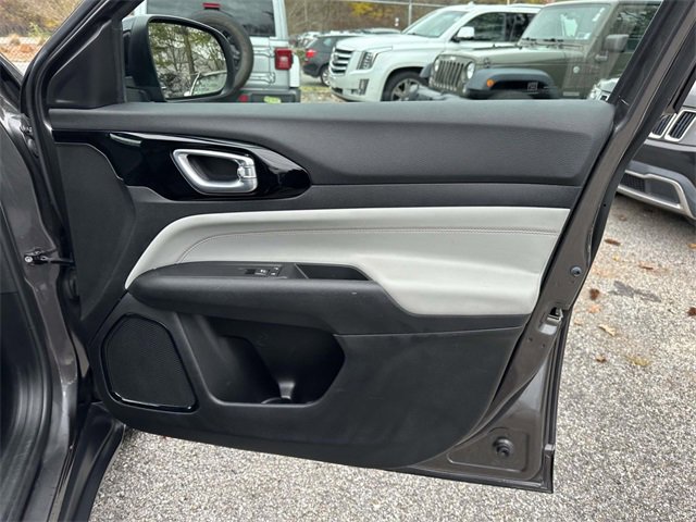 Certified 2022 Jeep Compass Limited image 28