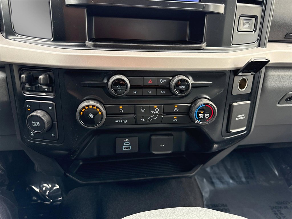 New 2025 Ford F250 XLT image 29