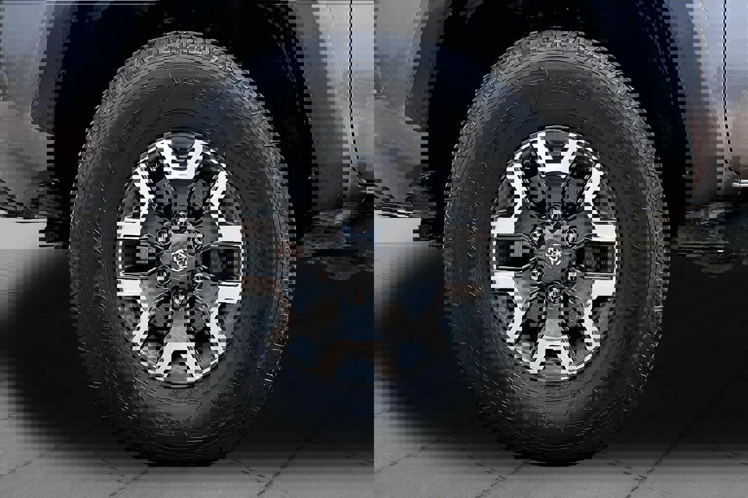 Used 2017 Toyota Tacoma TRD Off-Road w/ Tow Package RWD image 11