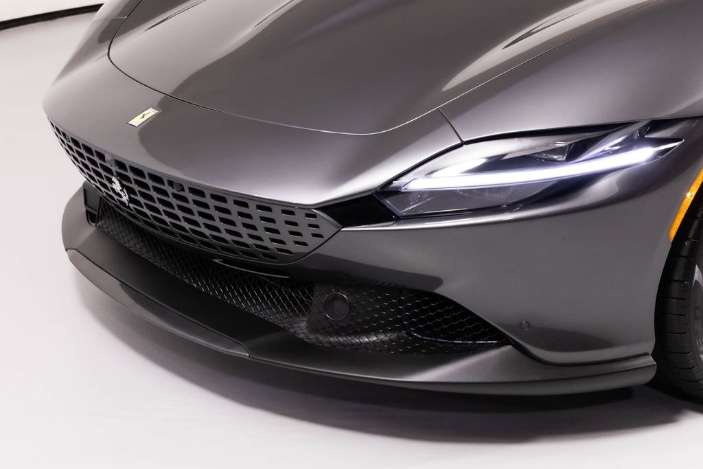 Used 2025 Ferrari Roma Spider RWD image 9