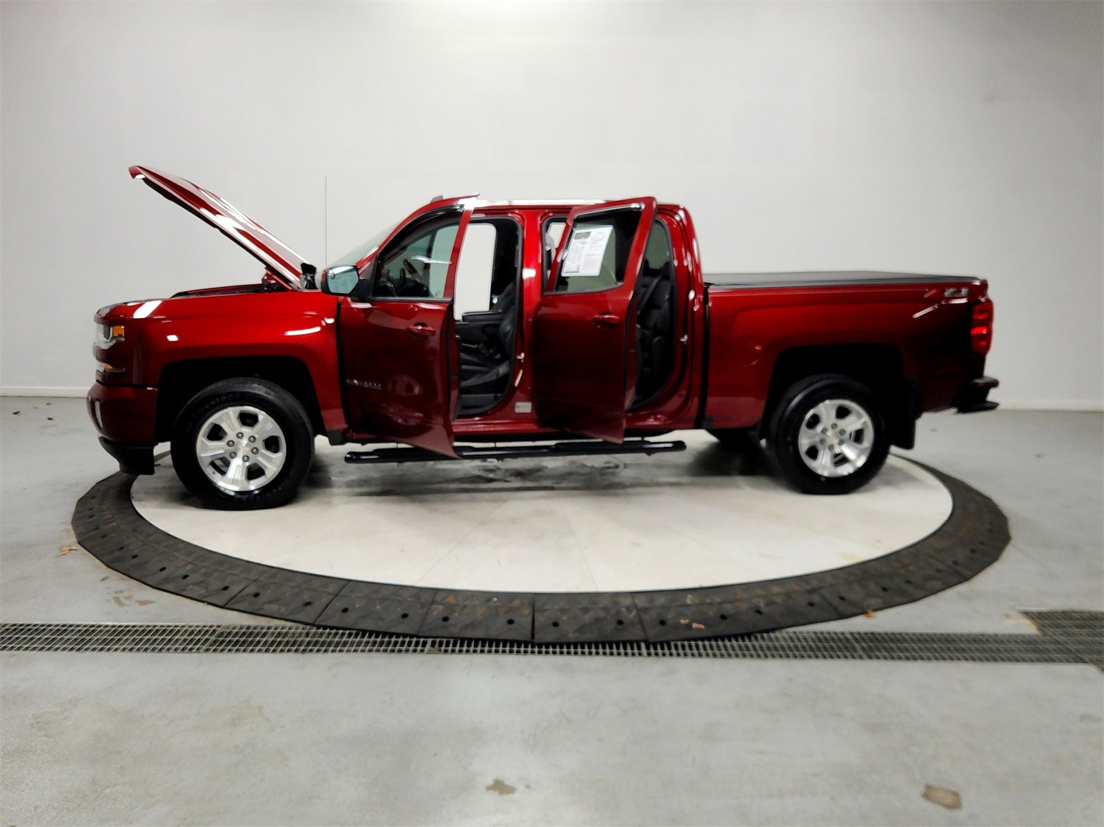 Used 2018 Chevrolet Silverado 1500 LT w/ All Star Edition image 12