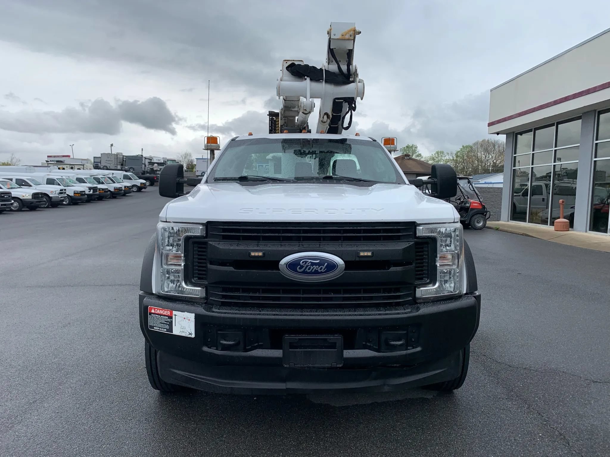 Used 2017 Ford F550 4x4 Regular Cab Super Duty image 2