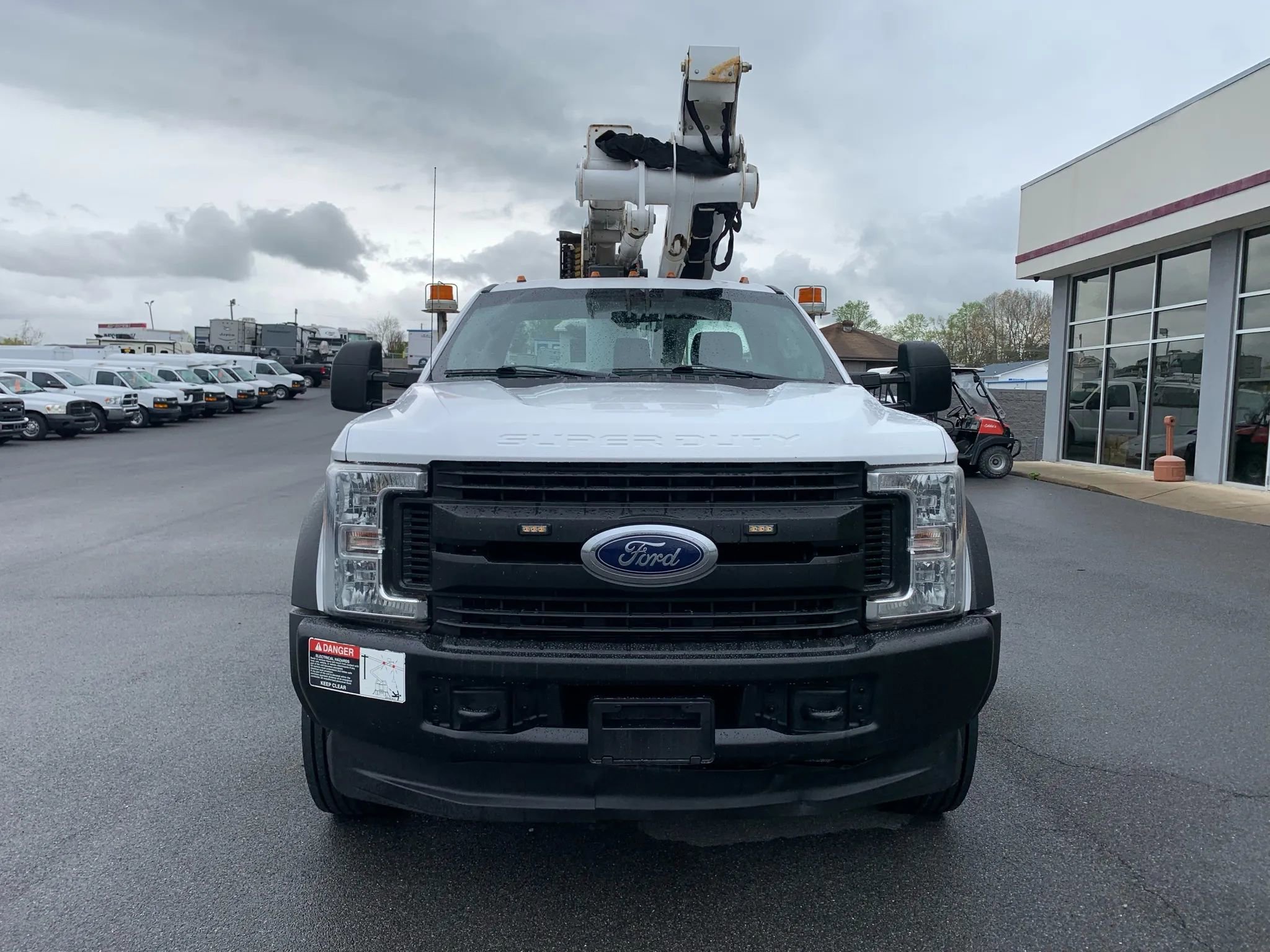 Used 2017 Ford F550 XL 169  W.B. 2D image 2