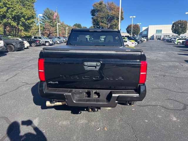 Used 2025 Toyota Tacoma SR5 AWD/4WD image 5