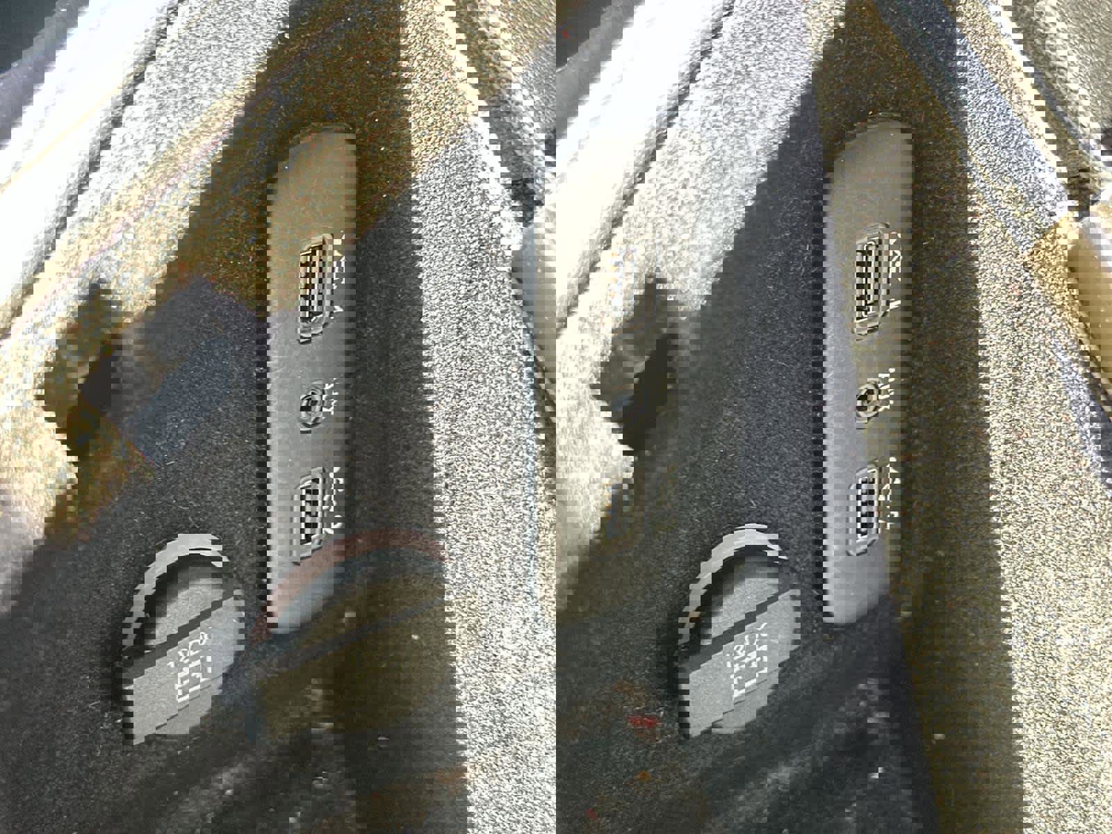 Used 2018 Dodge Challenger SXT image 29