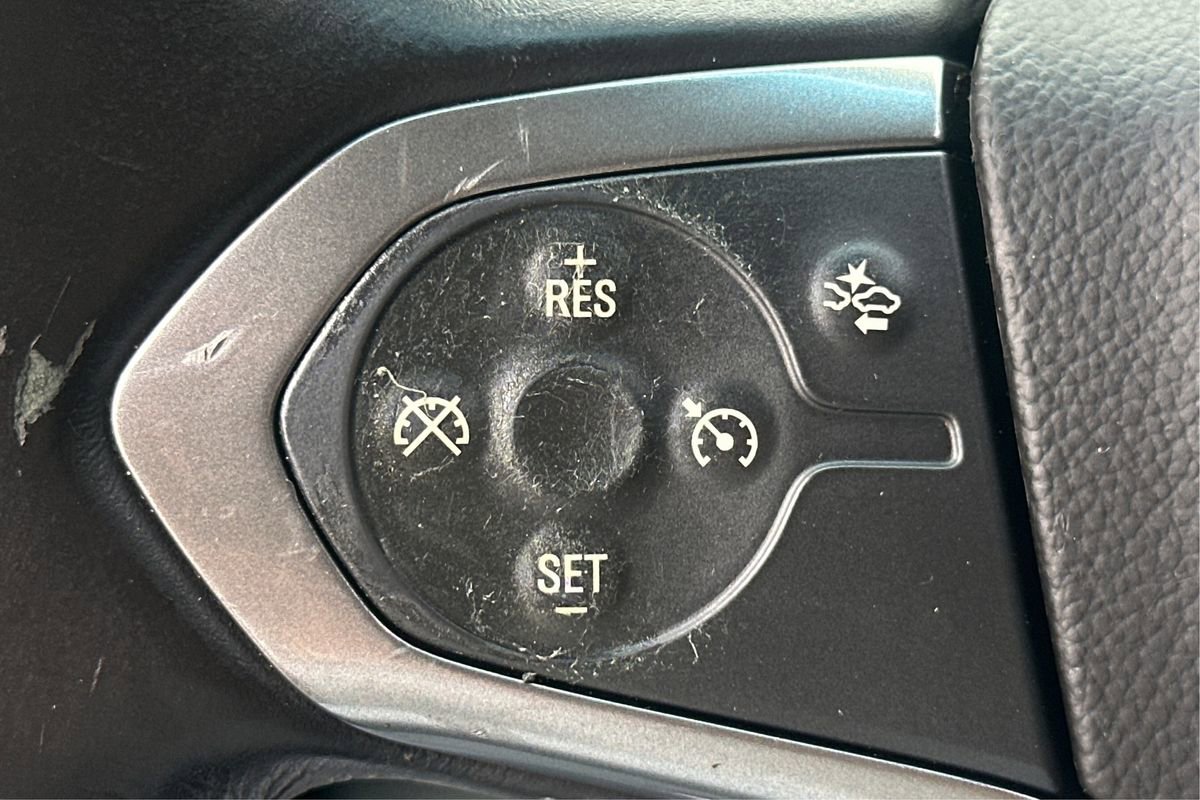 Used 2018 Chevrolet Suburban LT image 33