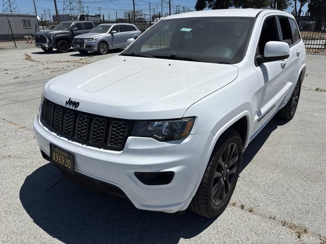 Used 2018 Jeep Grand Cherokee Altitude AWD/4WD image 3