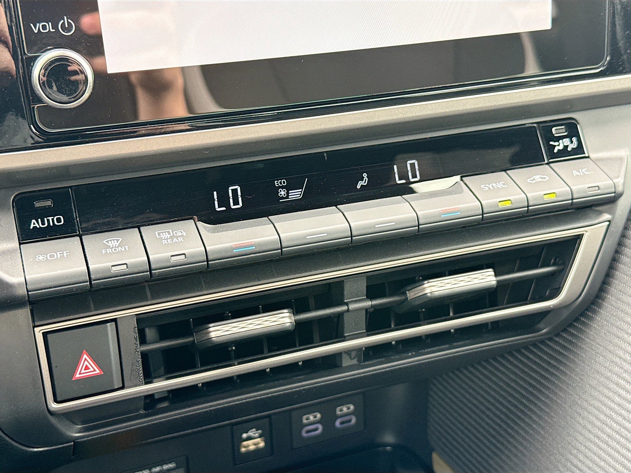 Used 2025 Toyota Camry SE image 33