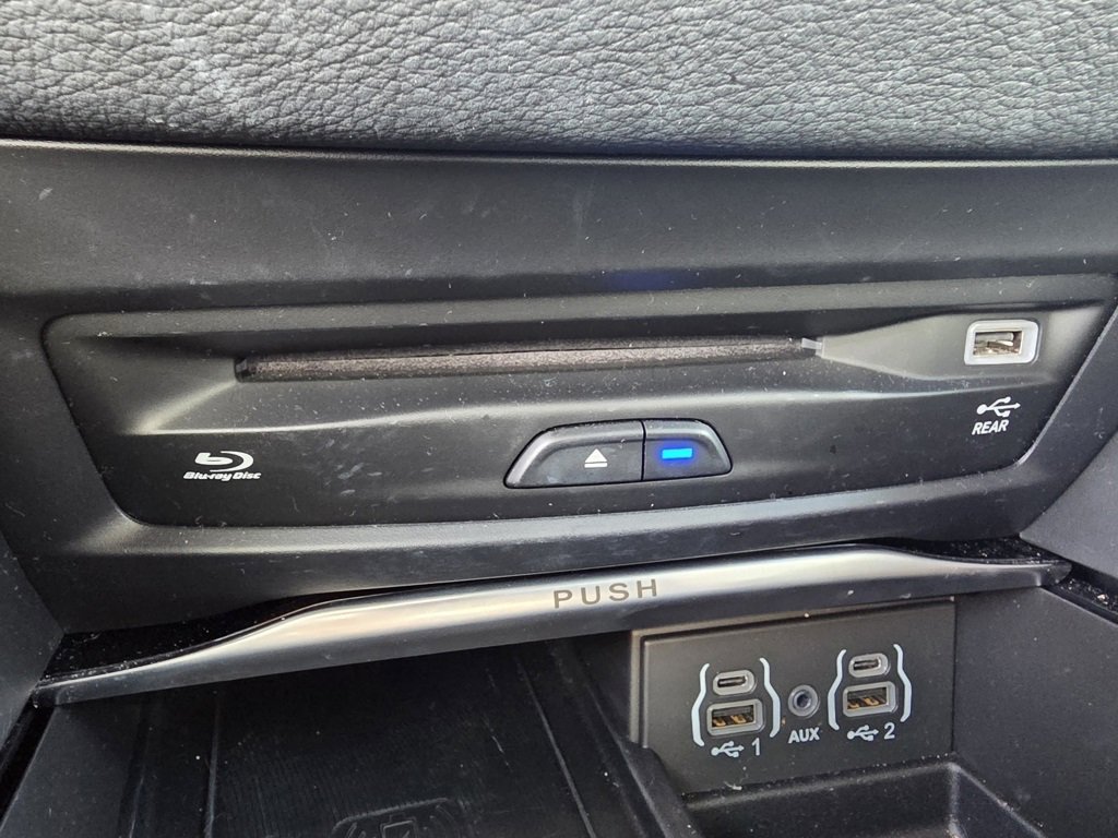 Used 2021 Chrysler Pacifica Limited w/ Uconnect Theater Family Group image 19