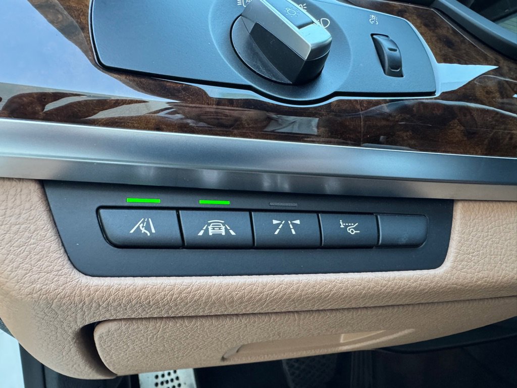 Used 2015 BMW 750Li xDrive image 24