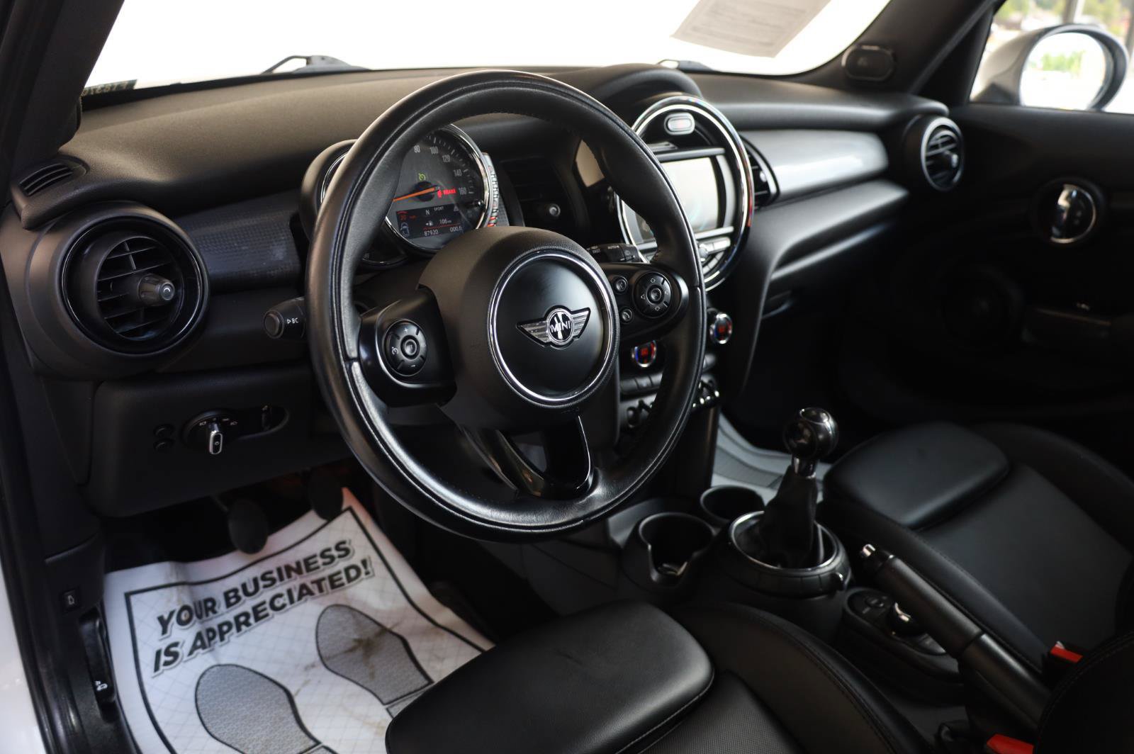 Used 2015 MINI Cooper 4-Door Hardtop FWD image 16