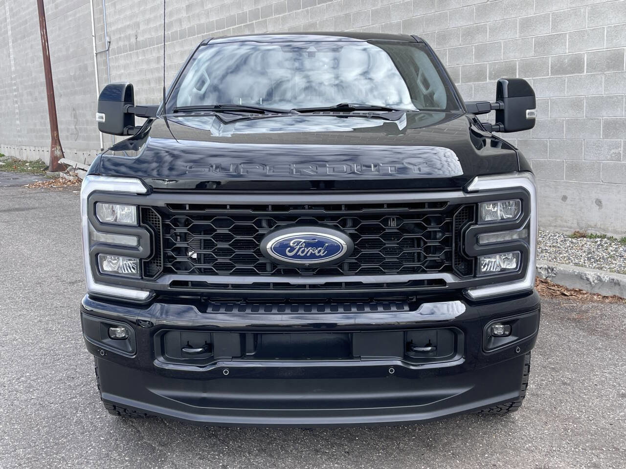 Used 2023 Ford F350 Lariat w/ Lariat Ultimate Package image 3