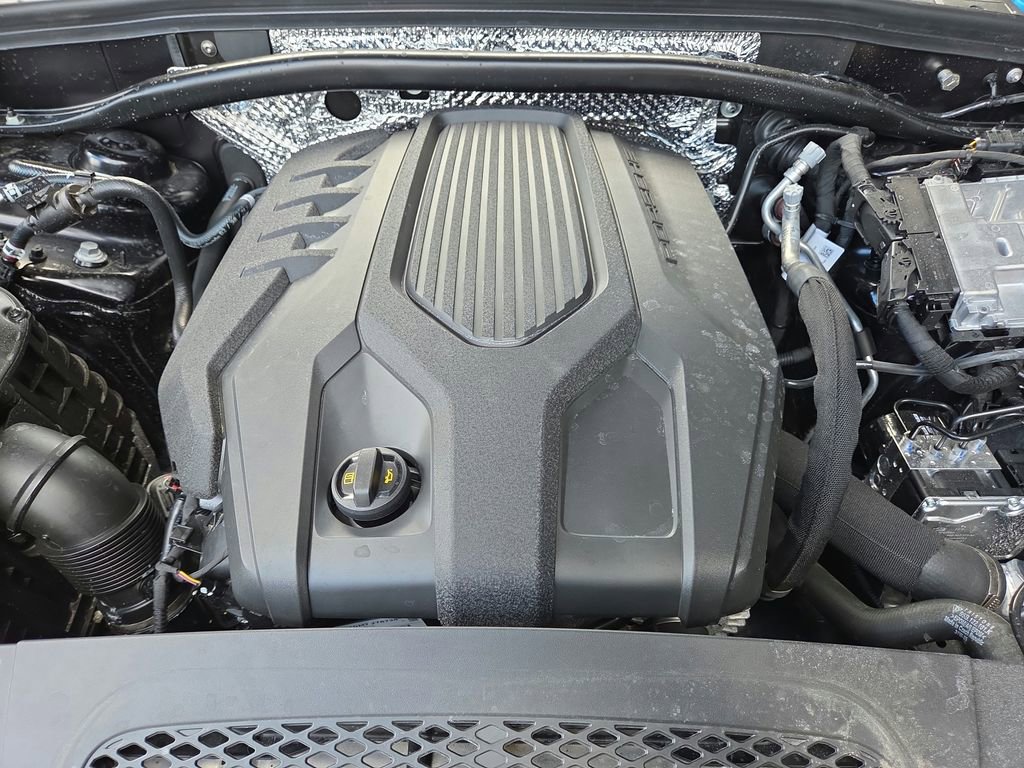 Certified 2026 Porsche Macan AWD/4WD image 32