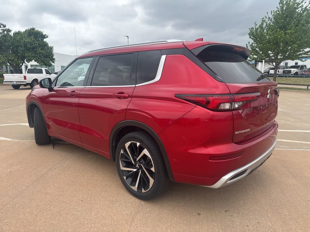 Used 2024 Mitsubishi Outlander SEL image 2