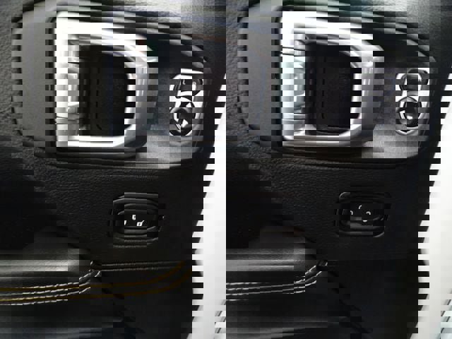 Certified 2025 Jeep Wrangler Sahara image 3